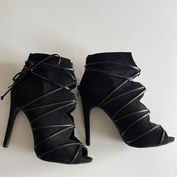 Black Lace Up Heels Faux Suede with Faux Leather Accents Runs 1/2 size big - Picture 3 of 5